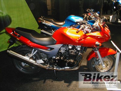 2002 Kawasaki ZR-7 S photo